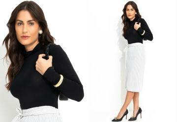 Blusa Preta Justinha com Gola Alta