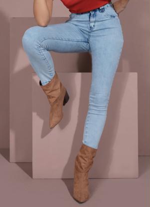 Cala Cropped (Jeans Claro) com Bolsos Decorativos