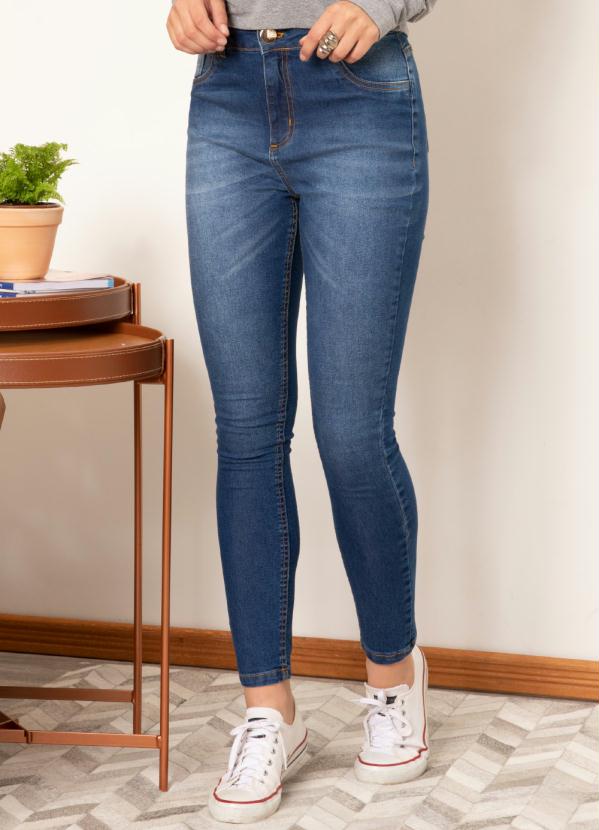 Calça (Jeans) com Bolsos Funcionais Traseiros