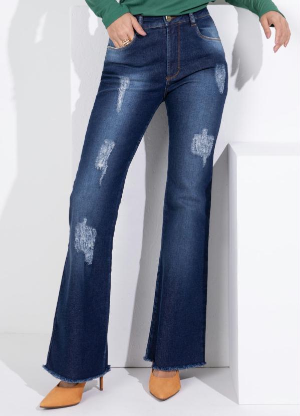 Calça (Jeans Médio) Modelagem Flare com Bolsos