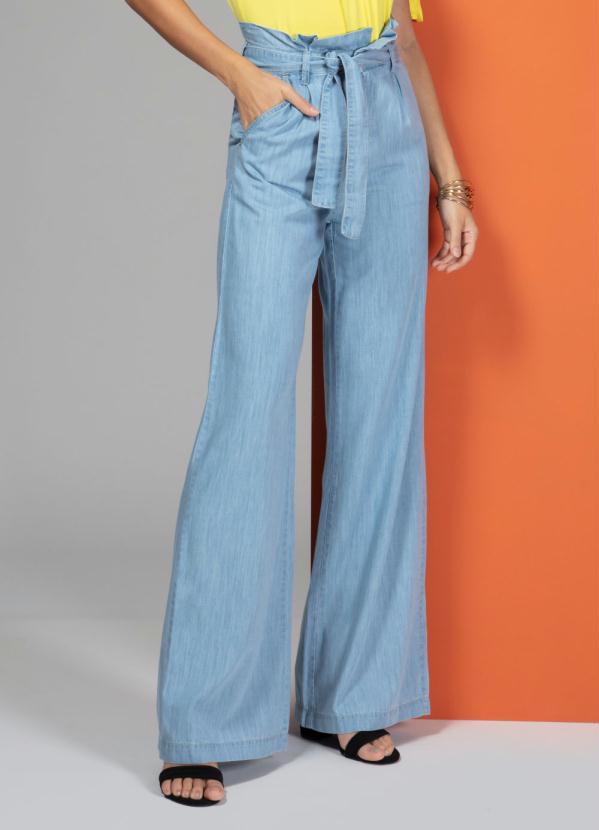 Calça (Jeans Claro) Modelo Clochard Pantalona