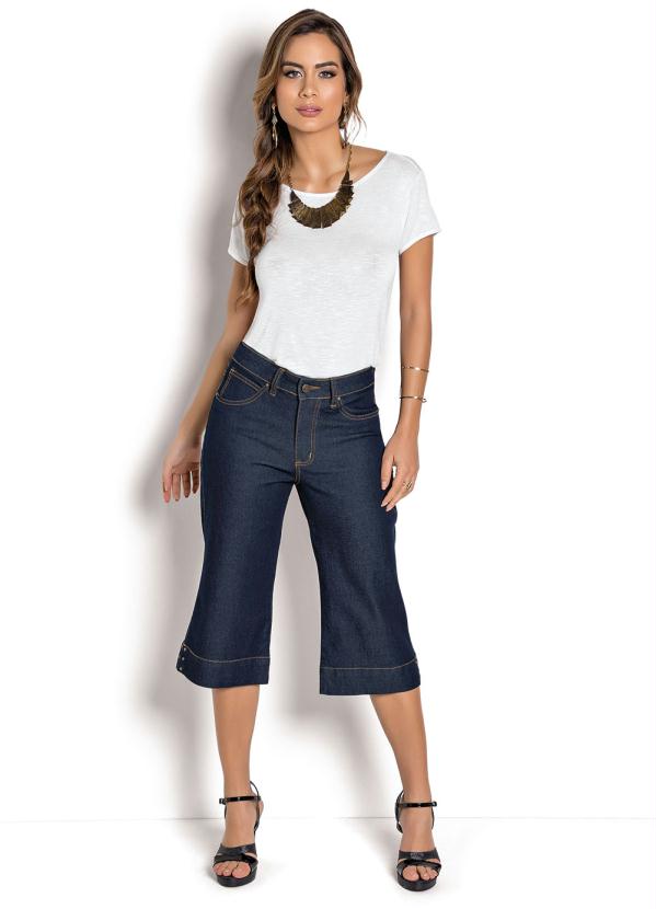 Calça Pantacourt (Jeans) com Linha Contrastante