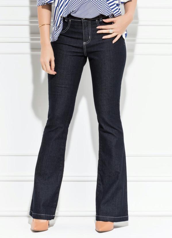 calça flare jeans escuro