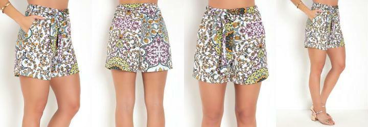 Short Floral Branco com Bolsos