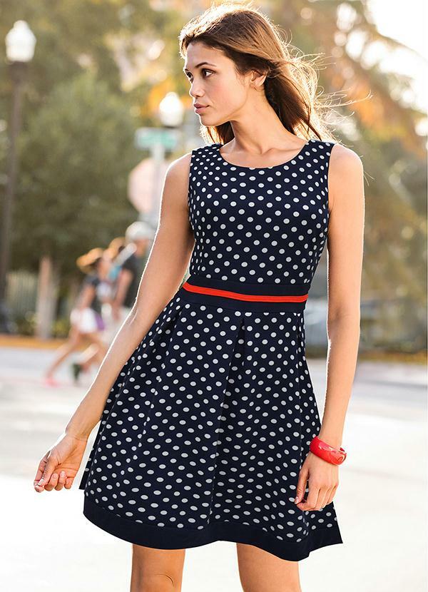 vestido de bolinha curto