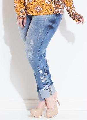 Calça jeans bordada na hot sale barra