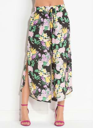 calça pantacourt com fenda lateral