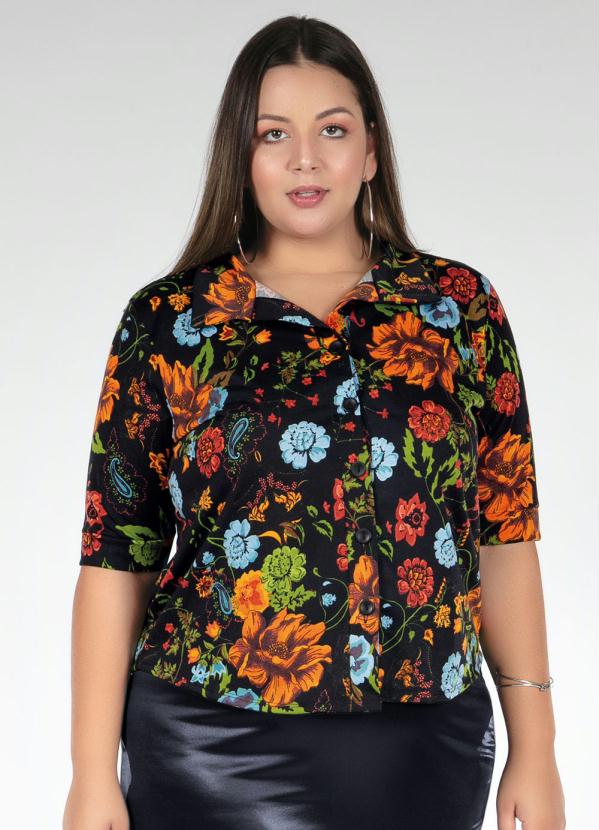 Camisa (Floral) com Botes Funcionais Plus Size