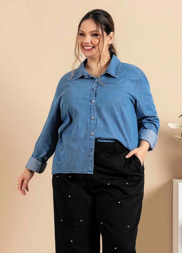 Camisa Jeans Plus Size (Azul) com Botões