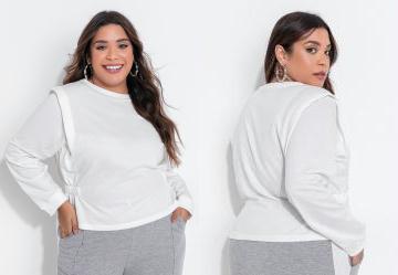Casaco Plus Size Off White com Muscle Tee